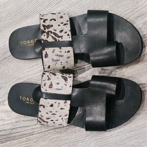 Torgeis New York Women's Black Sandals with Cream Speckled Strap